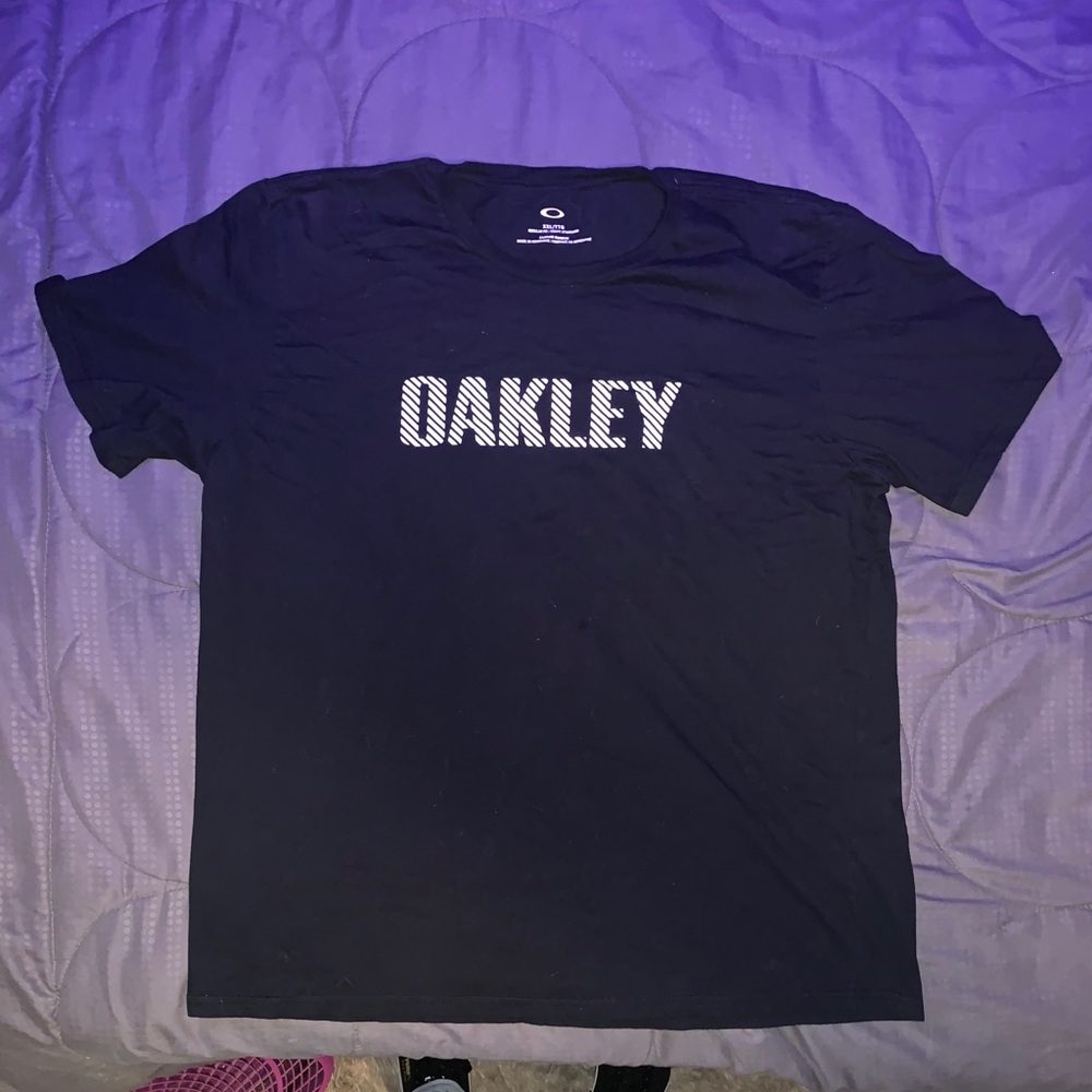 BNWOT Oakley T-shirt